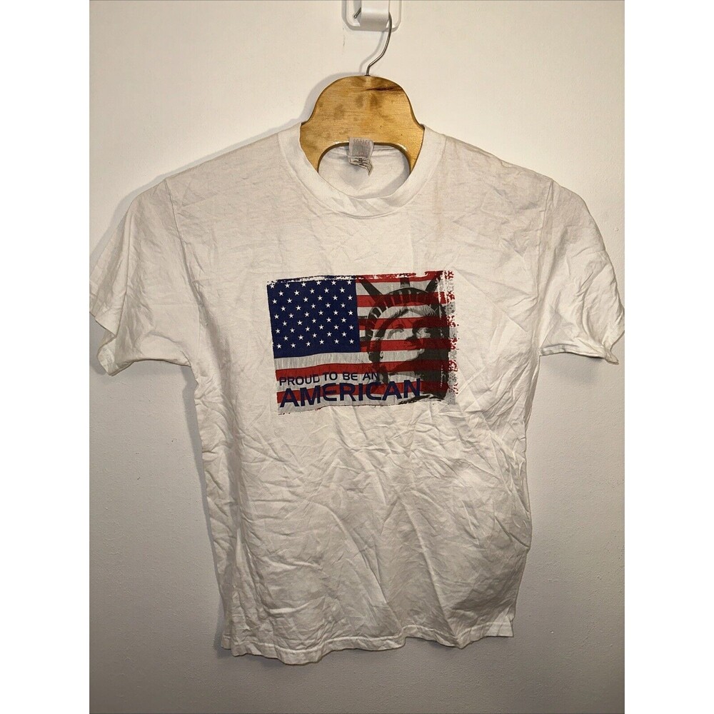 Fruit Of The Loom Heavy Cotton Vintage Proud To Be An American L White Red Blue